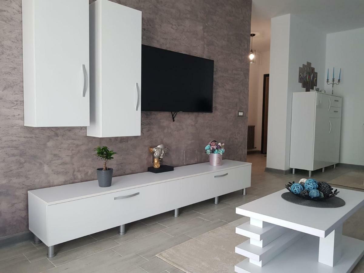 Ranya Apartments Alezzi Beach Resort Năvodari Екстериор снимка