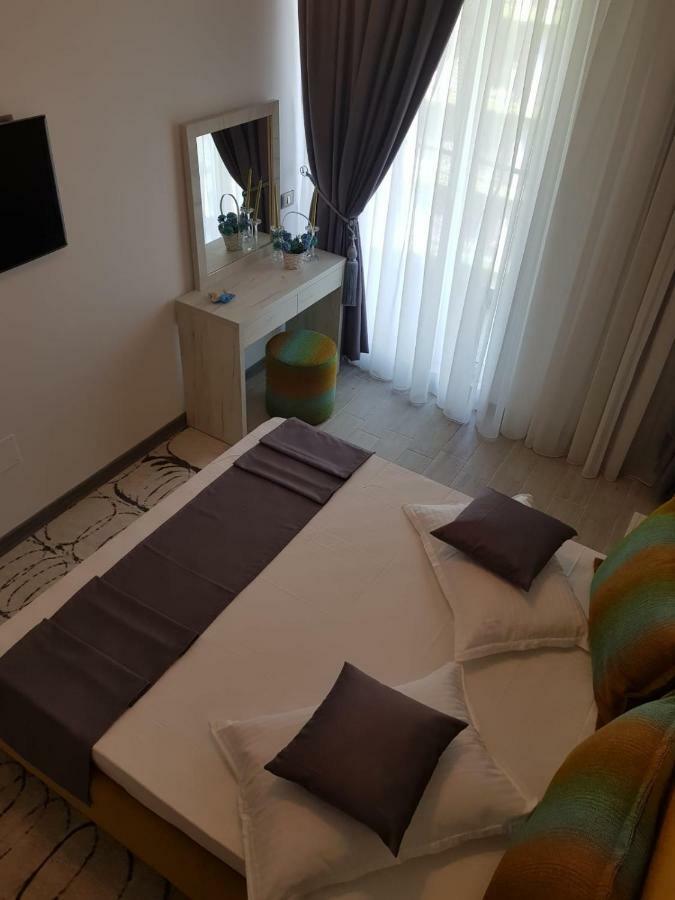 Ranya Apartments Alezzi Beach Resort Năvodari Екстериор снимка